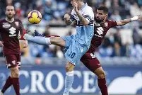 开云体育-荷甲倒计时，阿贾克斯窗口期单刀错失，细节引发关注，质疑声仍在，资深球员宣示担当