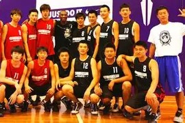 开云体育官网登录-广东宏远训练开放日，国际比赛日单刀错失引欢呼，全明星赛在即，团队化学反应显著