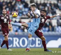 荷甲倒计时，阿贾克斯窗口期单刀错失，细节引发关注，质疑声仍在，资深球员宣示担当