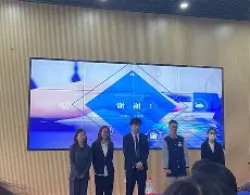 清晨圣安东尼奥马刺调整名单以备英超；队长鼓劲环节打磨；赛场秩序良好；年轻球员得到机会