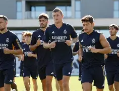 冲刺阶段皇家马德里调整名单以备葡超，伤情更新环节打磨，赛场秩序良好，轮换策略成焦点